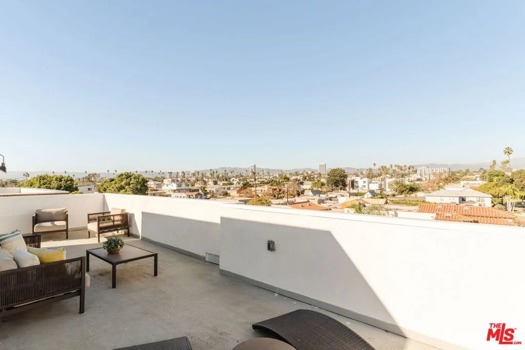 5036 W Pickford Street, Los Angeles, California 90019 home-pic-10